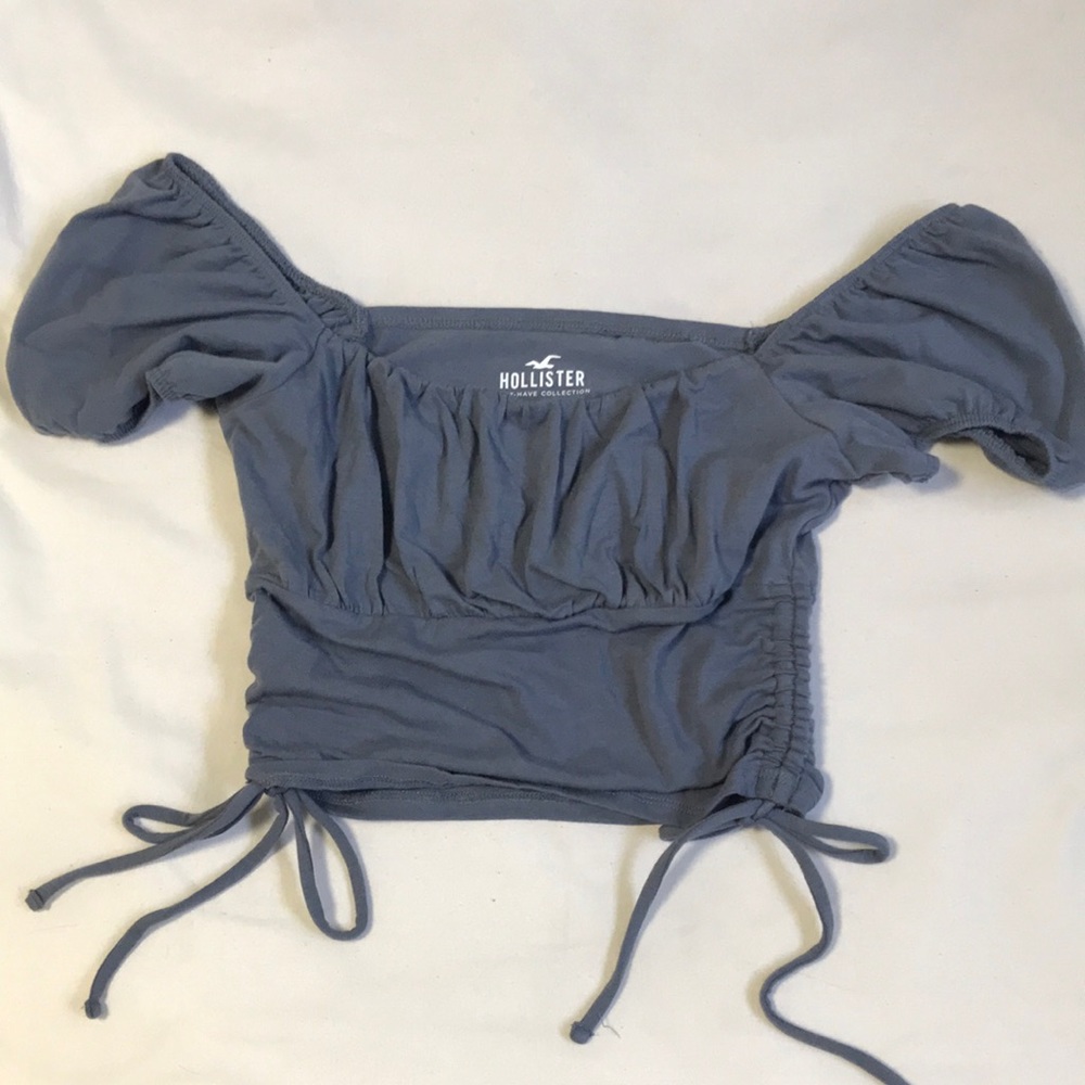 ruched hollister top in blue !!